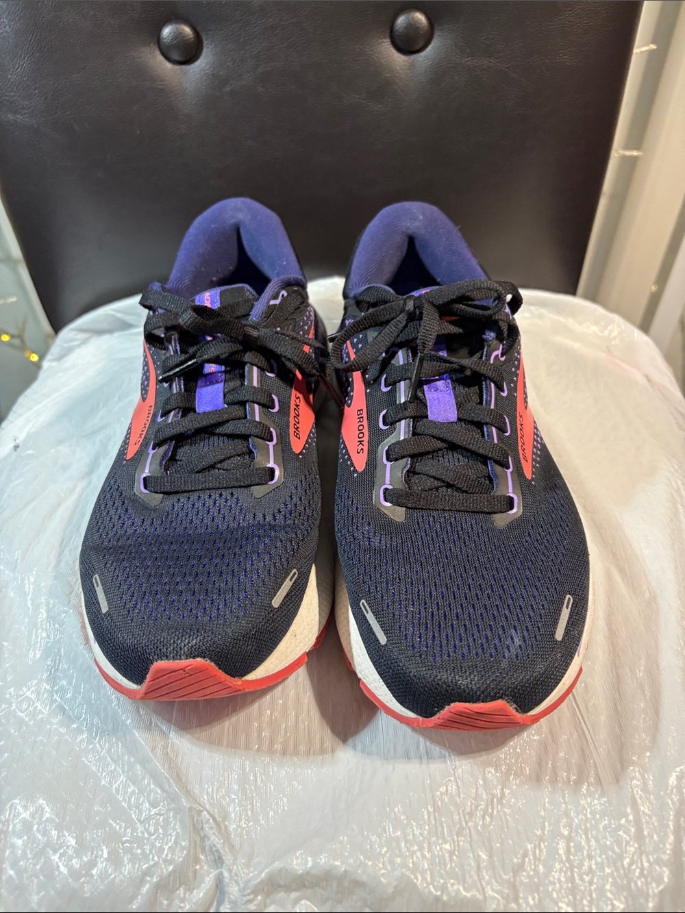 Brooks Adrenaline GTS 22 size 9 women blk/purple/coral  shoes great shape.  #67
